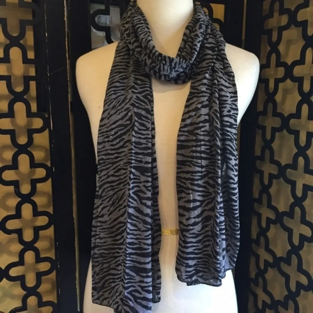 ANIMAL PRINT BLACK‎ GRAY T-SHIRT SCARF